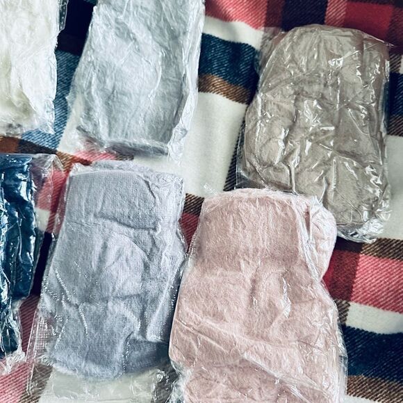 New in Package Fuzzy Microfiber Fingerless Gloves - Picture 5 of 9